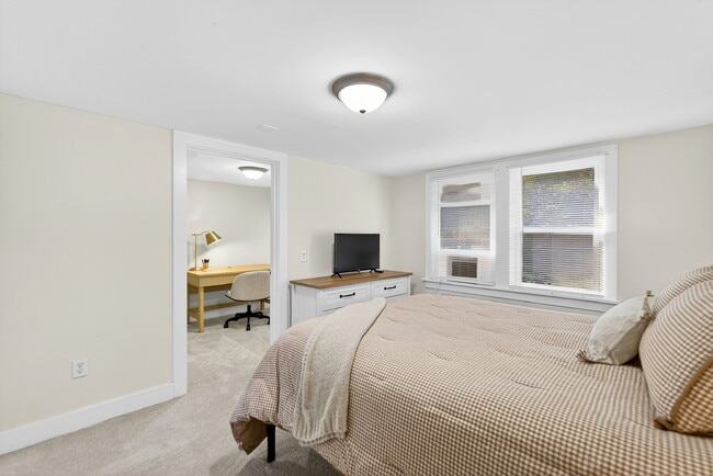 Building Photo - 1389 Mt Pleasant Rd