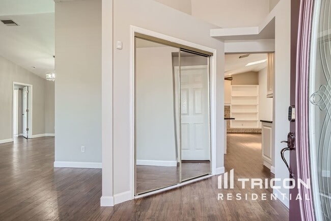 Building Photo - 854 Christina Cir