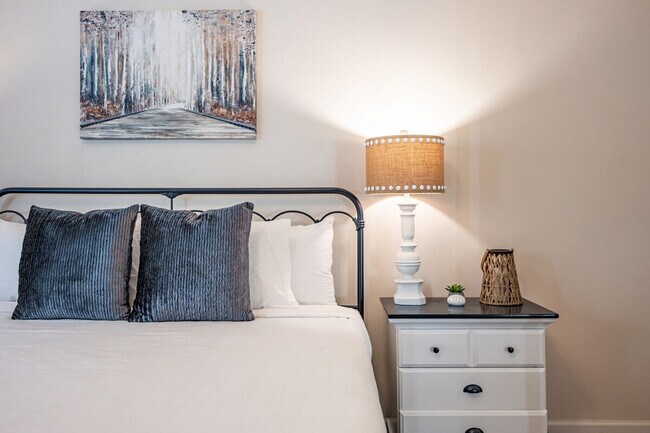Building Photo - 206 Persimmon Tr