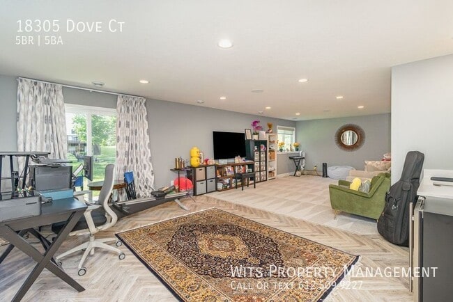 Building Photo - 18305 Dove Ct