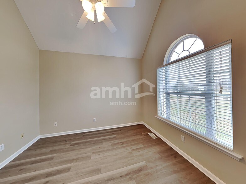 Building Photo - 114 Louise Dr