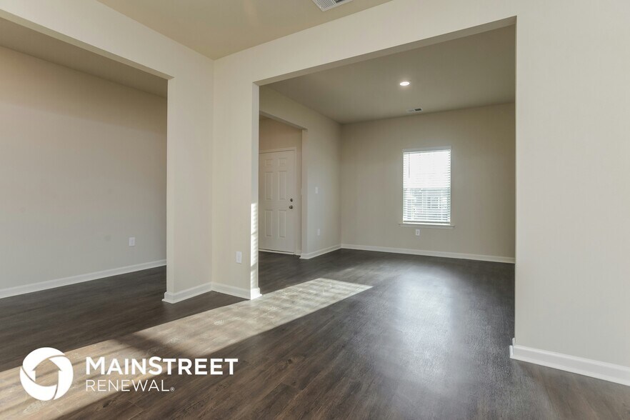 Building Photo - 555 Clover Cir