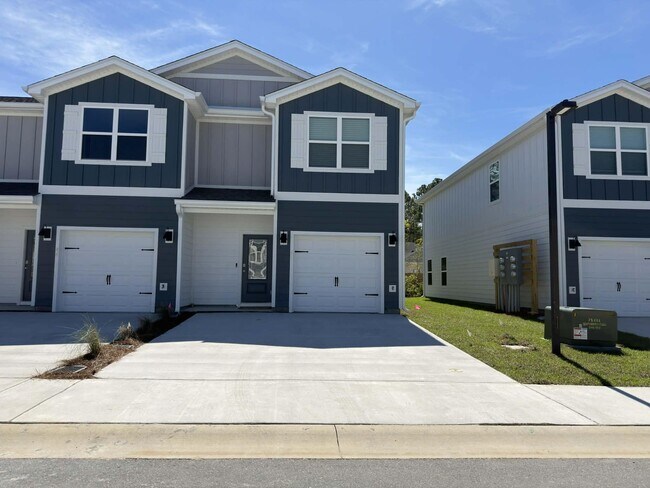 Building Photo - 40 Hawk St