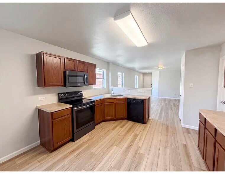 Building Photo - 8849 Sun Haven Way