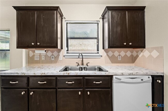 Building Photo - 1908 Cline Dr