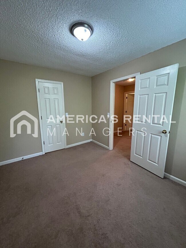 Building Photo - Home in Trussville!!