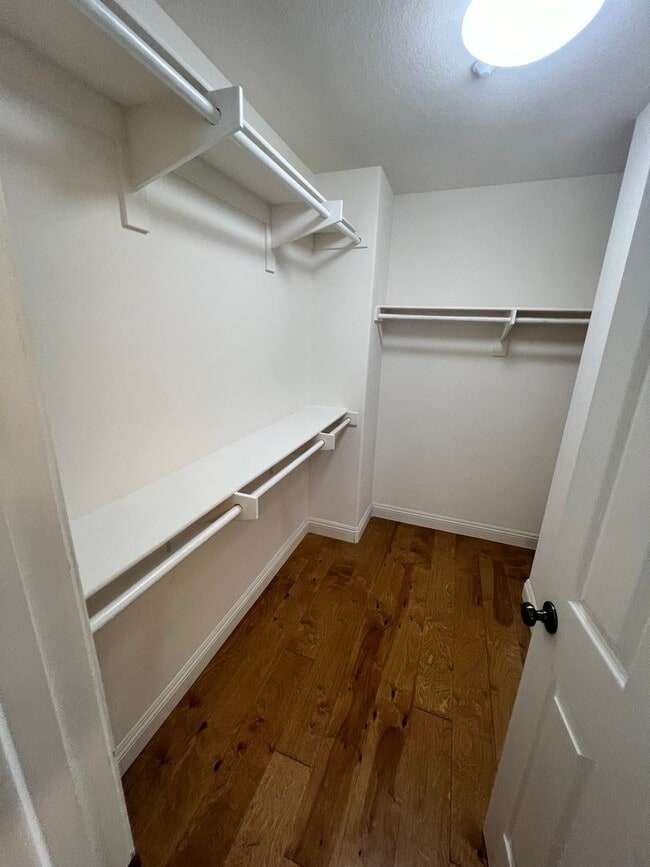 Building Photo - $4,500 - 4 Bed 2.5 Bath House located in G...