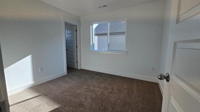 Building Photo - 1005 N 3620 W