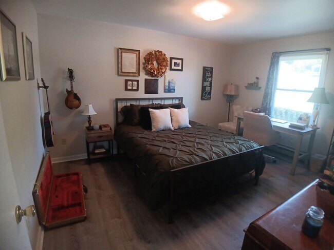 Building Photo - Blacksburg, 2 BR / 1 BA Available Aug 1st