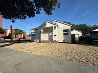 Building Photo - Updated Stand-Alone 2-Bedroom House in Old...