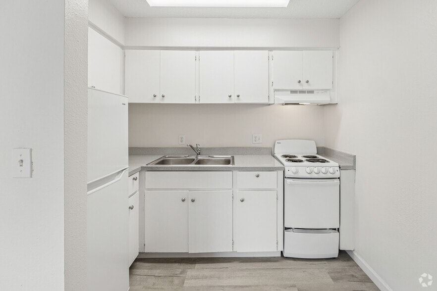 1BR, 1BA - 427SF - Kitchen - Hudson