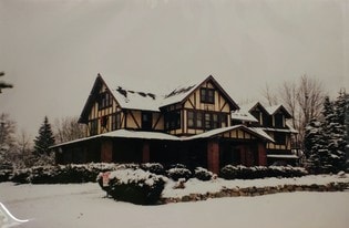 Building Photo - 1537 S Water St