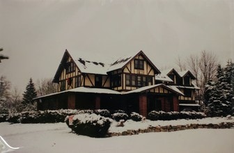 Building Photo - 1537 S Water St