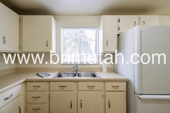 Building Photo - 775 E Johnsonway Dr