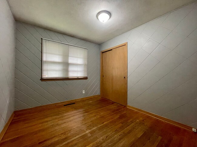 Building Photo - Amazing 3 bedroom house in Maplewood.
