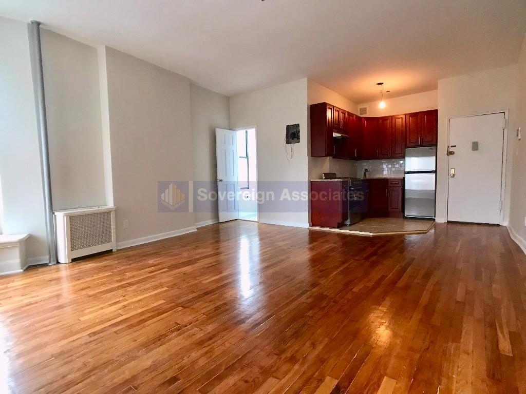 Building Photo - 240 W 104th St