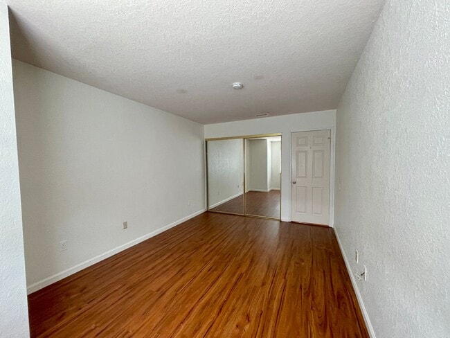 Building Photo - 1951 Devonshire Dr