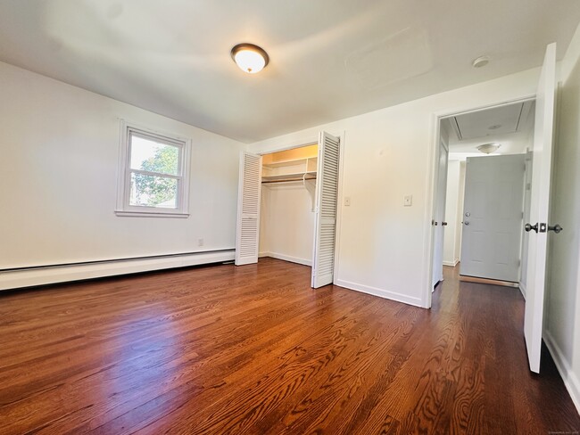 Building Photo - 266 Linwood St