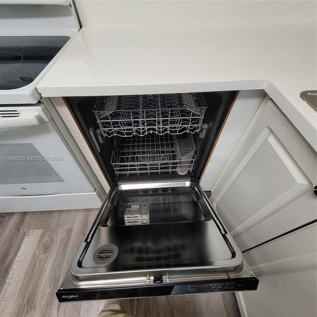 Building Photo - 5100 SW 41st St