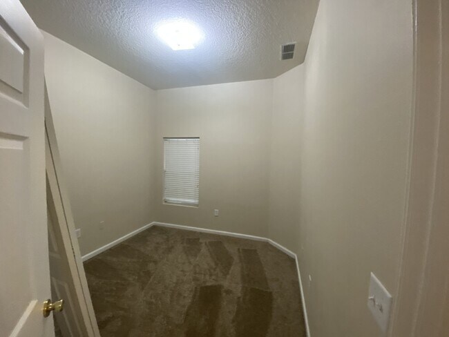 Building Photo - First-Floor 2BR/2BA Condo in Gated Nature’s Hideaway – Pool, Playground & Convenient Westside Loc...