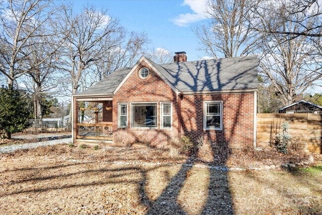 Building Photo - 5712 Oak Dr