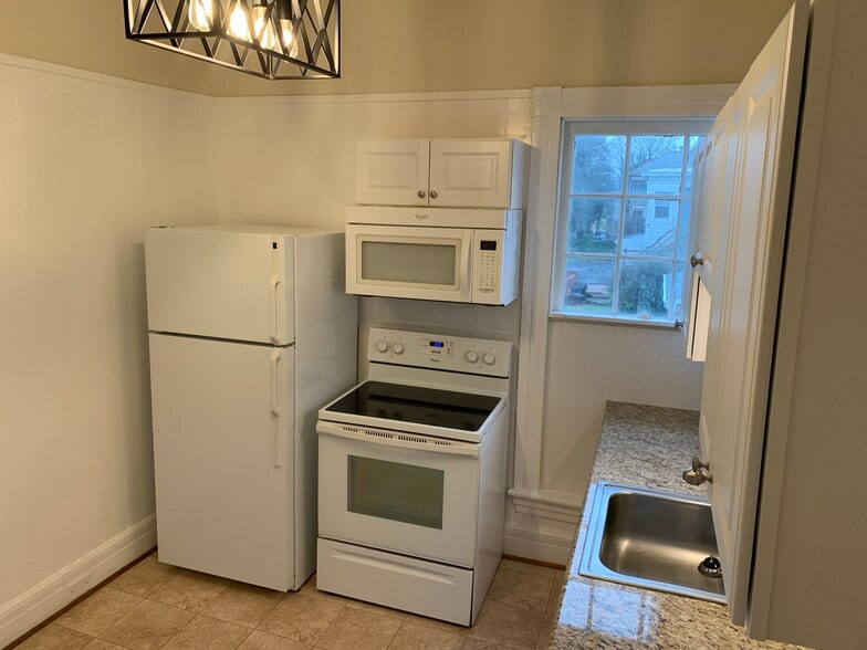 Kitchen 2 - 2110 Rivermont Ave
