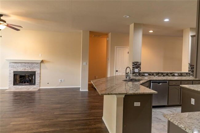 Building Photo - Stunning 4-Bedroom Single Family Home Just...