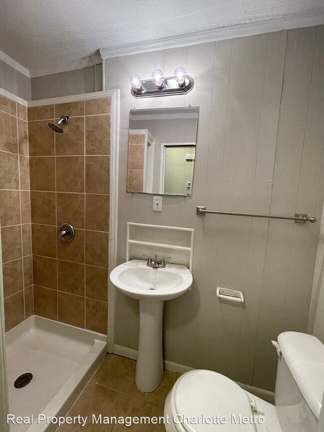 Building Photo - 3 br, 2 bath House - 977 Stonewall Avenue ...