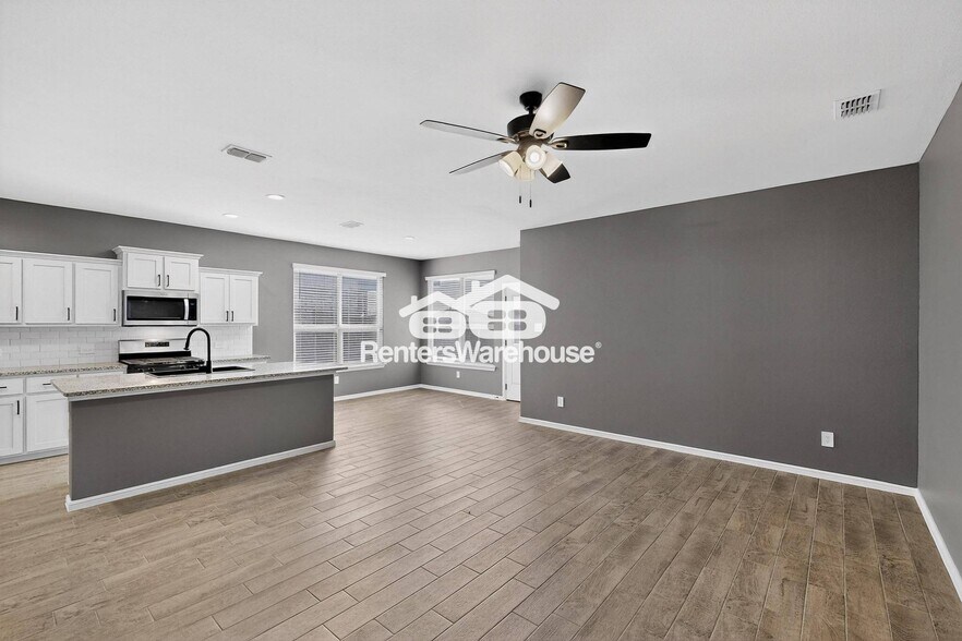 Building Photo - 8517 Centerboard Ln