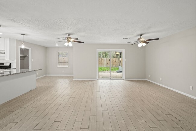 Building Photo - 105 Navajo Dr