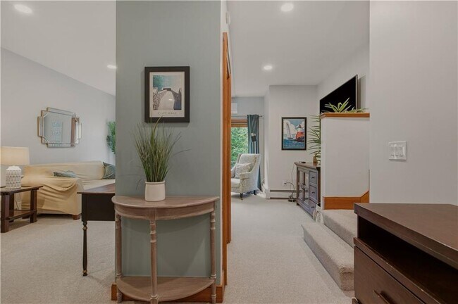 Building Photo - 158 Narragansett Ave