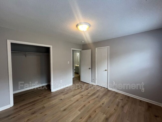 Building Photo - 227 Bridgefield Pl