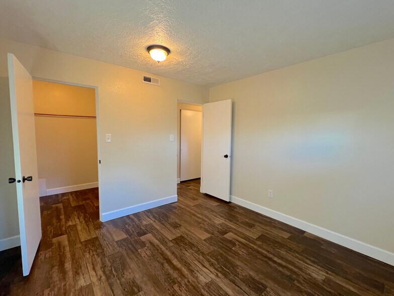 Building Photo - 1600 20th St S