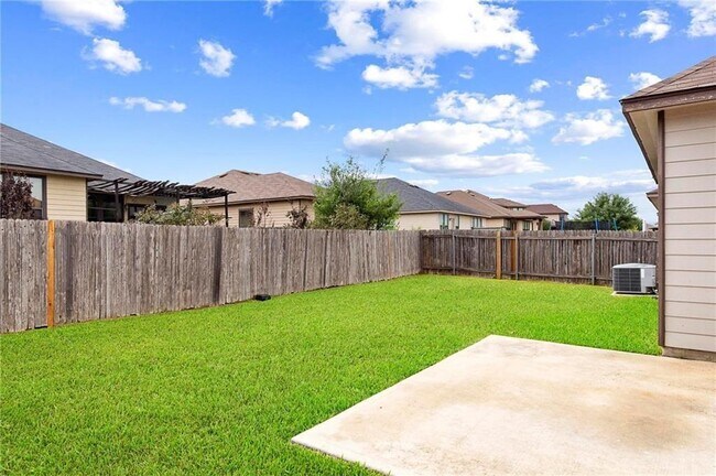 Building Photo - 534 Apricot Dr