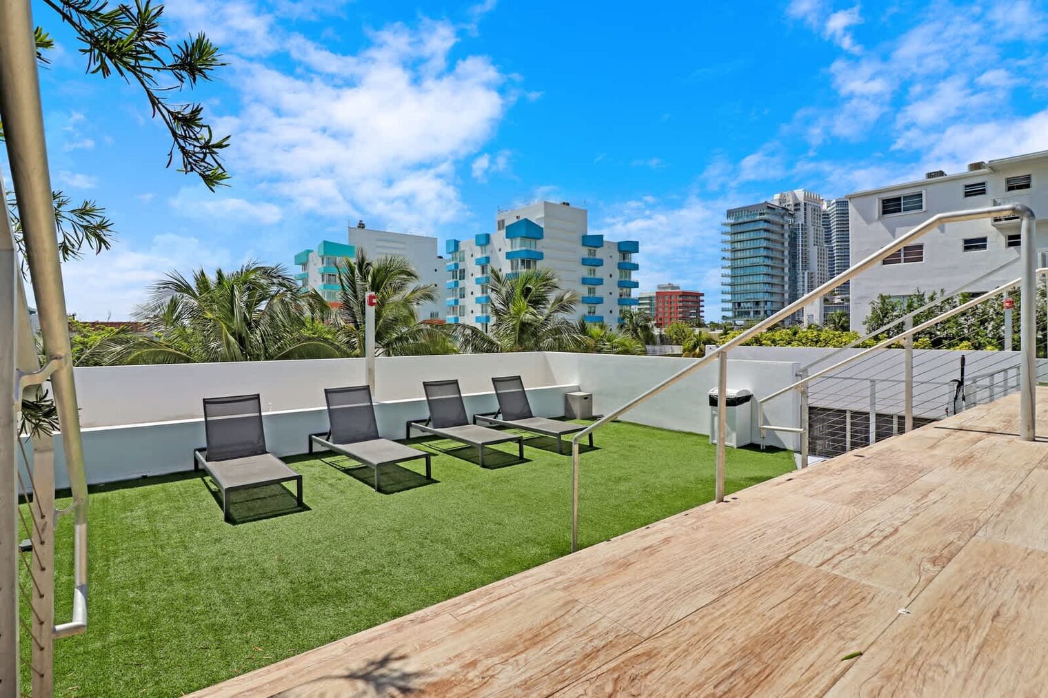 Building Photo - 250 Collins Ave