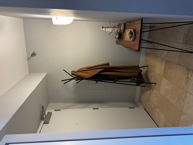 Building Photo - 512 N McClurg Ct