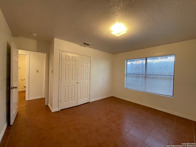 Building Photo - 1721 Quintana Rd