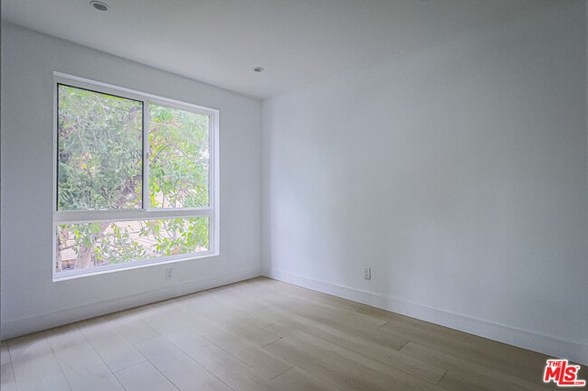 Building Photo - 11810 Gilmore St