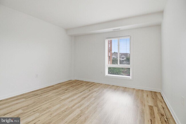 Building Photo - 5250 Valley Forge Dr