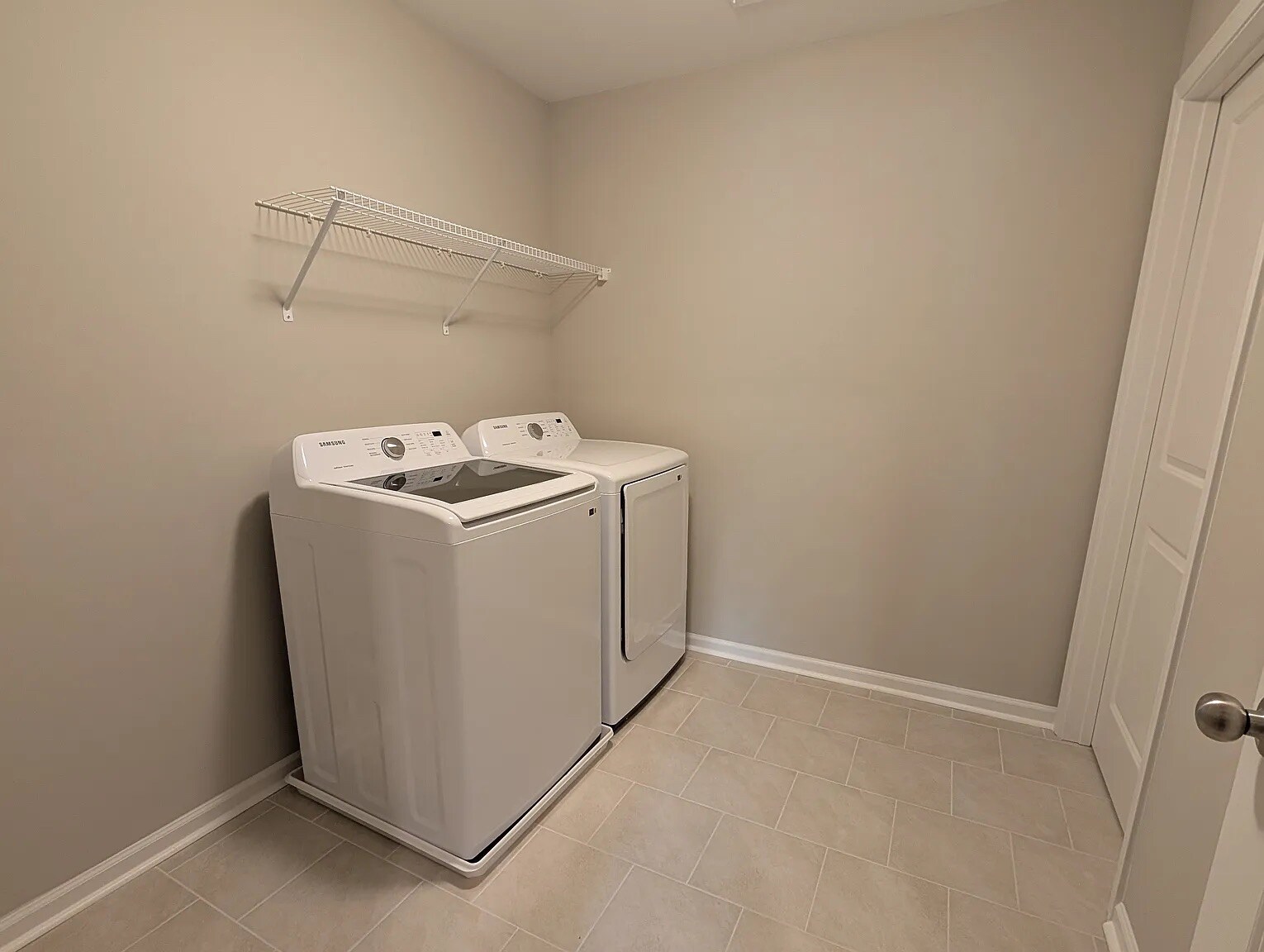 Building Photo - Room in Townhome on Reeves St