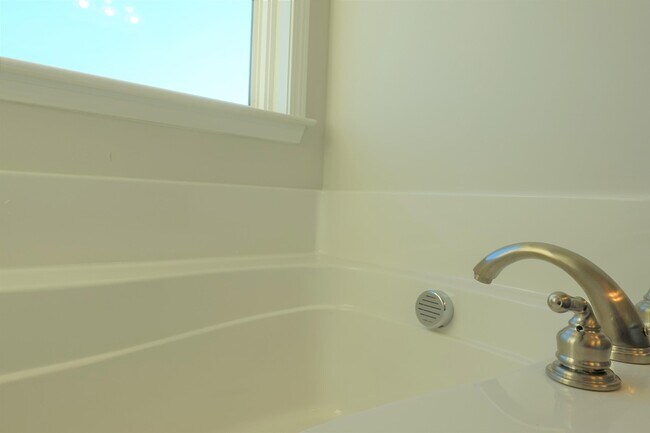Building Photo - 2704 Millhone Dr
