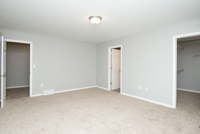 Building Photo - Charming Townhome in South Bismarck – Move-In Ready!