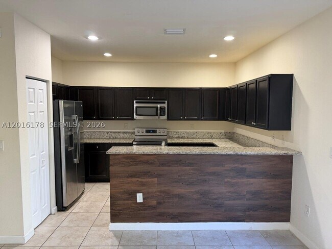 Building Photo - 11540 SW 151 Ave
