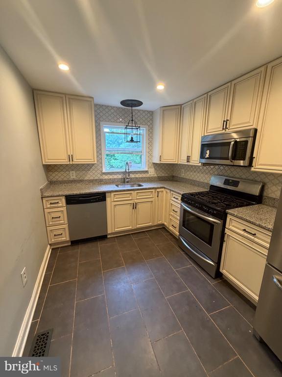 Building Photo - 5705 Sailstone Ln