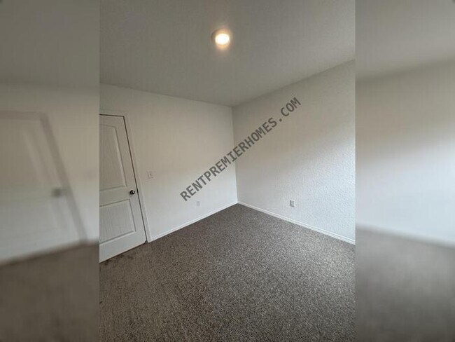 Building Photo - 310 Sarah Alyse Ln