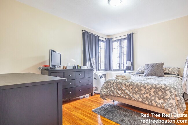 Building Photo - 69 Strathmore Rd