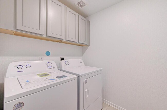 Building Photo - 8006 Scanlan Trce
