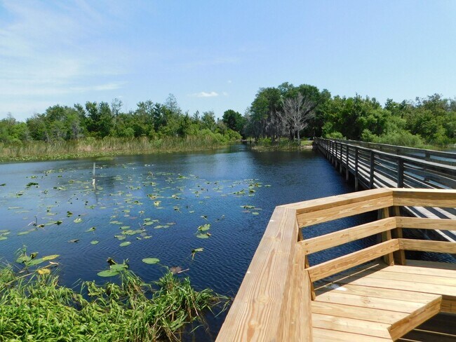 Building Photo - 2 Bed 2 Bath Split Plan Condo at Sunset Lake on Turkey Lake