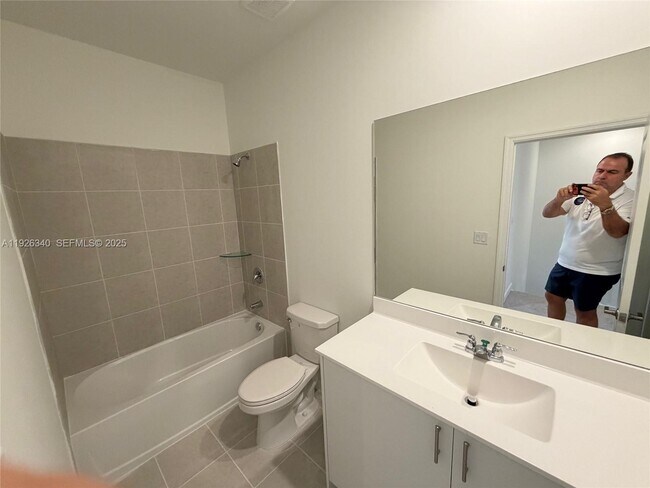 Building Photo - 2728 SE 26th Ave