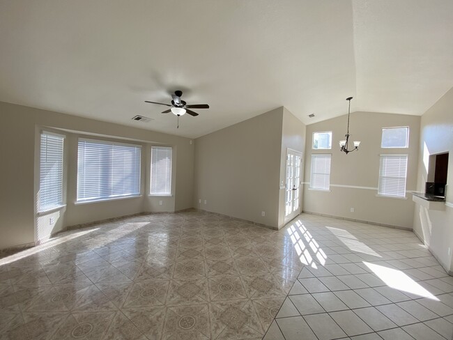 Building Photo - 2095 W Merritt Ave